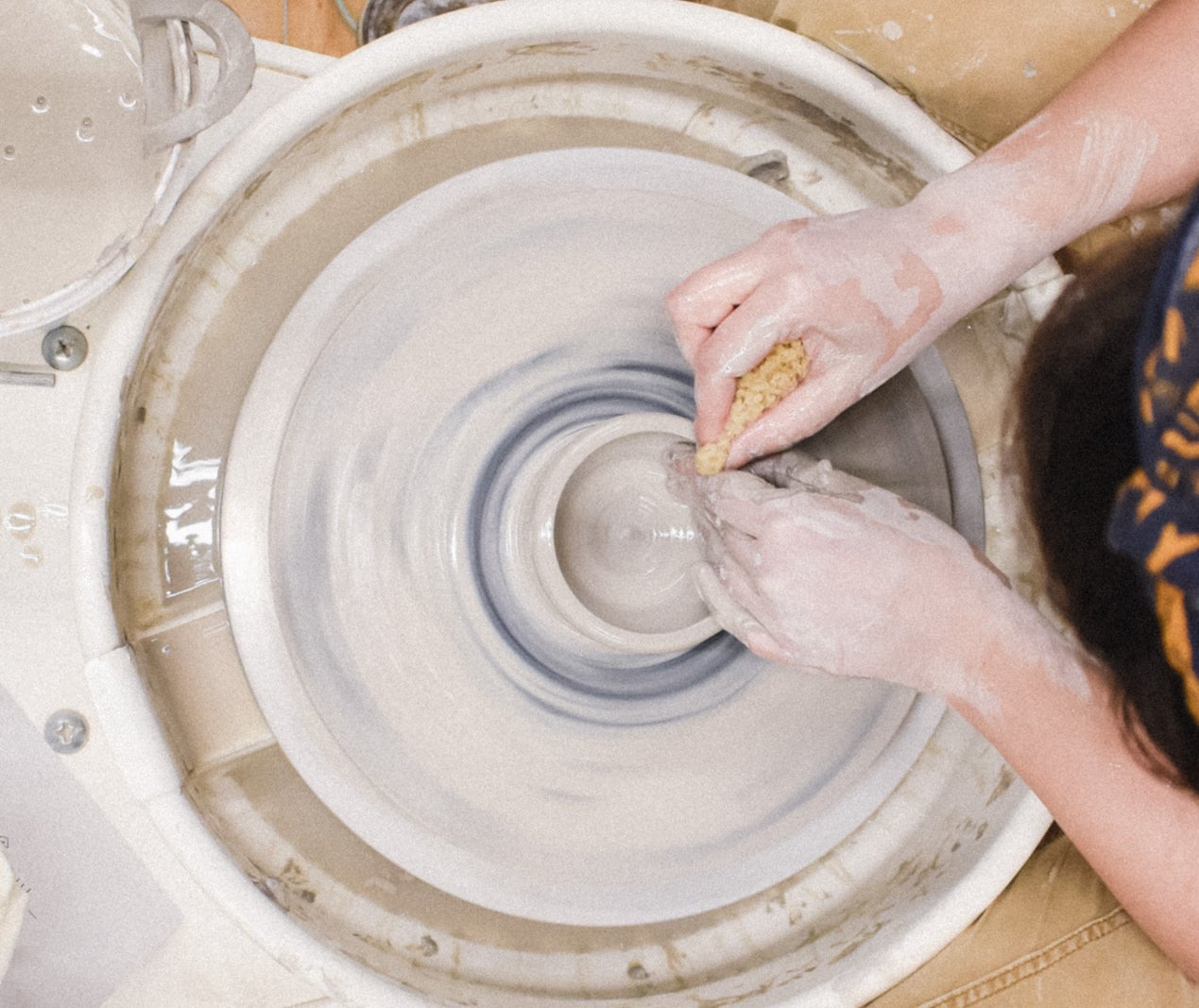 90 Min Pottery Wheel Throw Class - Creative Hands Art School
